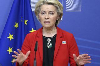 Με τις κυρώσεις… παρά πόδα η Ε.Ε.