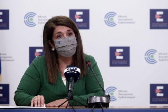 Αύξηση κρουσμάτων στα νησιά και στους άνω των 55 ετών