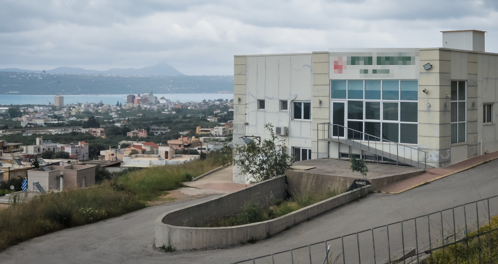 Τους τάιζαν αποφάγια και τους είχαν δεμένους όλο το 24ωρο