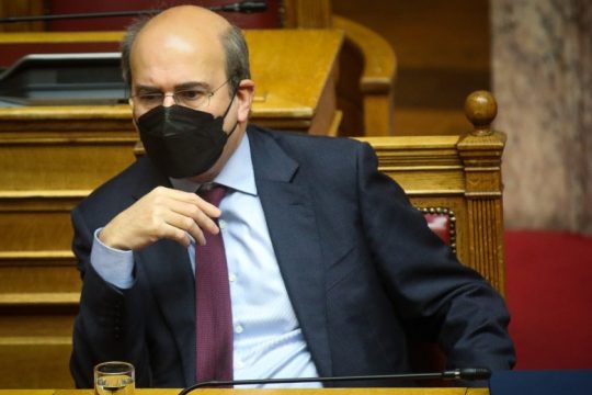 «Πέρασε» εν μέσω αντιδράσεων το νομοσχέδιο για τον ΕΦΚΑ