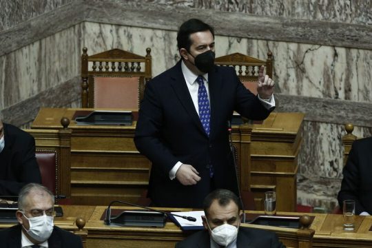 Επιμένει ο Μηταράκης στον ρατσιστικό διαχωρισμό των προσφύγων