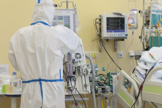 56 νέοι θάνατοι και περαιτέρω μείωση των διασωληνωμένων