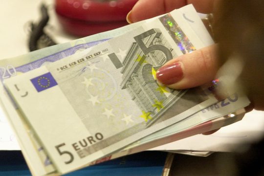 Η τράπεζα πέρασε για… ολιγάρχη την άνεργη Ρωσίδα