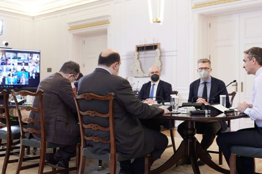 «Kόκκινες κάρτες» στην Ελλάδα από την GRECO για τη διαφθορά