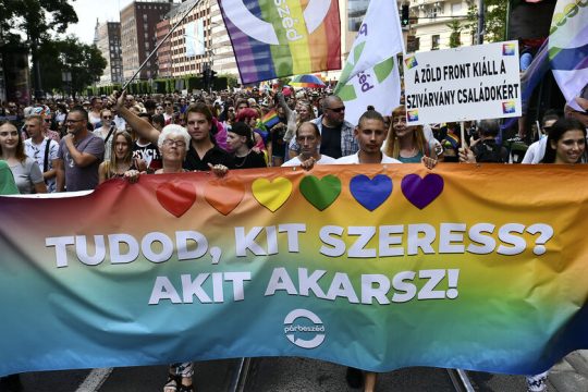 Οργανώσεις ζητούν ακύρωση του νόμου Όρμπαν για τη σεξουαλικότητα στα σχολεία