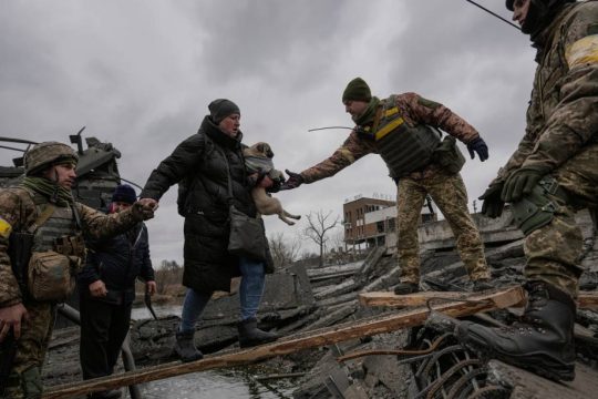 Euractiv: Αλλαγή στα στρατιωτικά σχέδια με αύξηση αμυντικών δαπανών λόγω Ρωσίας