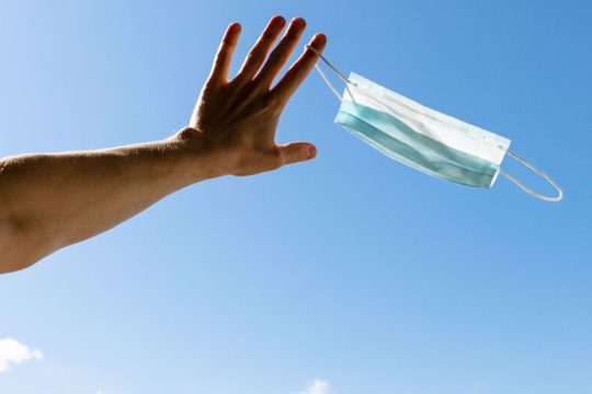 Πότε και πώς θα τελειώσει η πανδημία
