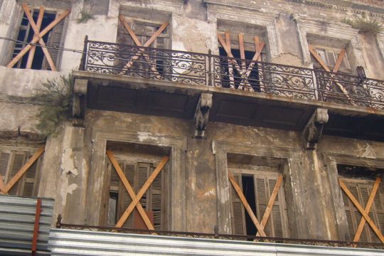 Τα ερειπωμένα κτίρια του Πειραιά