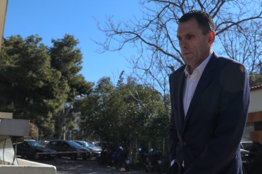 Αλλο Σωκράτης, άλλο Μανωλάς