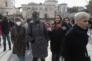 Απών ο Πέτρος Φιλιππίδης, παρούσες οι καταγγέλλουσες