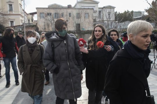 Απών ο Πέτρος Φιλιππίδης, παρούσες οι καταγγέλλουσες