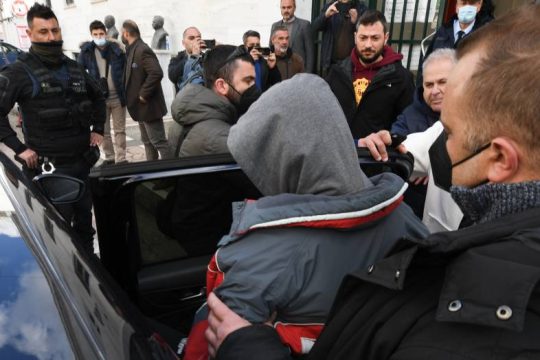 Τετραπλή δολοφονία στην Ανδραβίδα: Νέα προθεσμία να απολογηθεί αύριο πήρε ο 60χρονος
