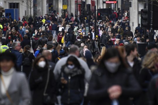 Γονατίζει η κρίση τους Βρετανούς – Αναγκάζονται να επιλέξουν ανάμεσα σε ρεύμα και τροφή