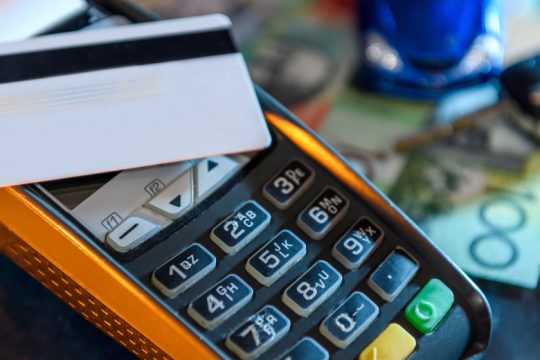 Τα επαγγέλματα με επιπλέον έκπτωση φόρου, εάν πληρωθούν ηλεκτρονικά