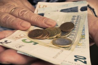 Θα βρέξει… επικουρικές στα τέλη Ιανουαρίου