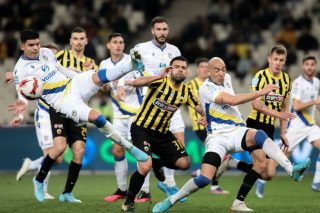 Η ΑΕΚ έμεινε όρθια στο 81′