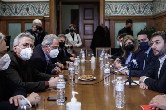 Συναντήθηκαν Ανδρουλάκης-ΓΣΕΕ με κατώτατο μισθό και ακρίβεια στο τραπέζι