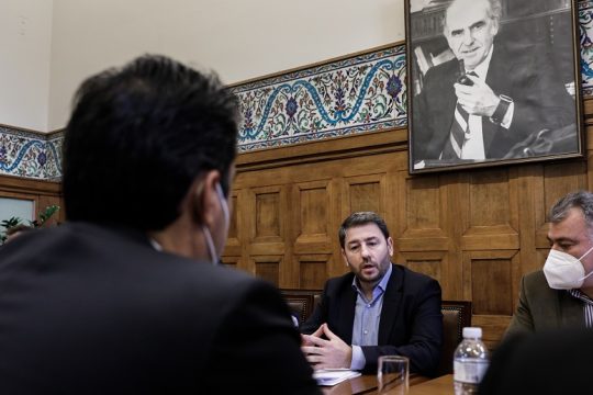 Οι τρεις όροι του Νίκου Ανδρουλάκη