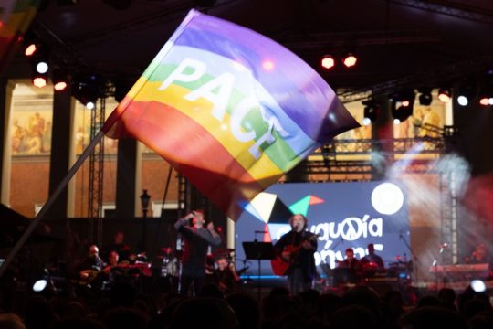Η καρδιά της Ελλάδας χτύπησε «αντιπολεμικά» στα Προπύλαια