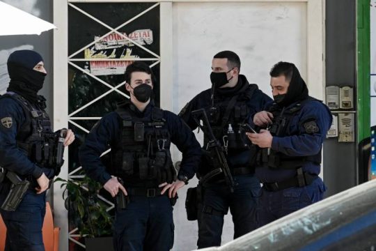 Εξι εντάλματα για βαρύτατα αδικήματα που σχετίζονται με οπαδική βία
