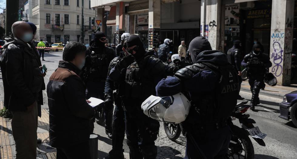 ΚΕΕΡΦΑ: Στοπ στις ρατσιστικές επιχειρήσεις-σκούπα της ΕΛ.ΑΣ.