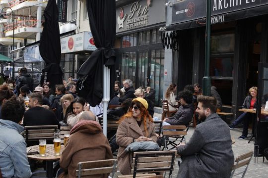 «Πέφτουν» οι μάσκες στο Βέλγιο