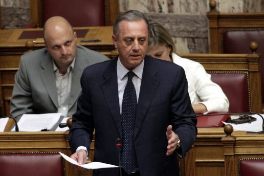 Αιχμηρή ανακοίνωση Μπέζα μετά την αποχώρηση από το Υπερταμείο