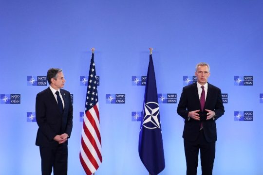 Στόλτενμπεργκ: Αεροπλάνα του ΝΑΤΟ δεν θα πετάνε πάνω από την Ουκρανία