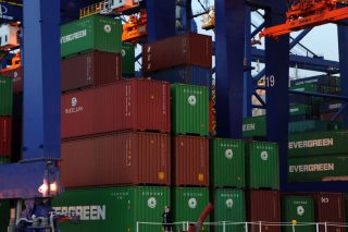 Φρένο, χθες, στα παράνομα έργα της Cosco