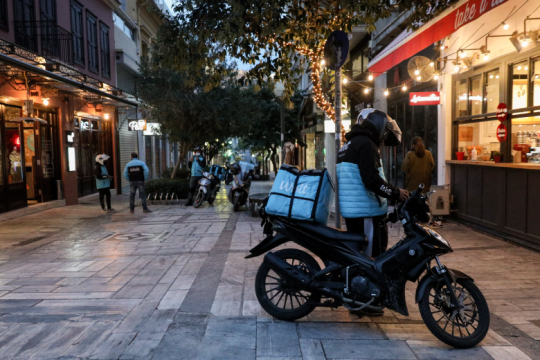 Αποζημίωση για κράνος και δίκυκλο δικαιούνται και οι ανεξάρτητοι διανομείς