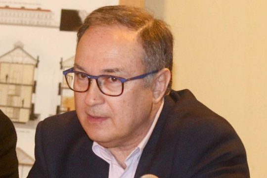 Πυρπόλησαν όχημα του δημάρχου Παύλου Μελά