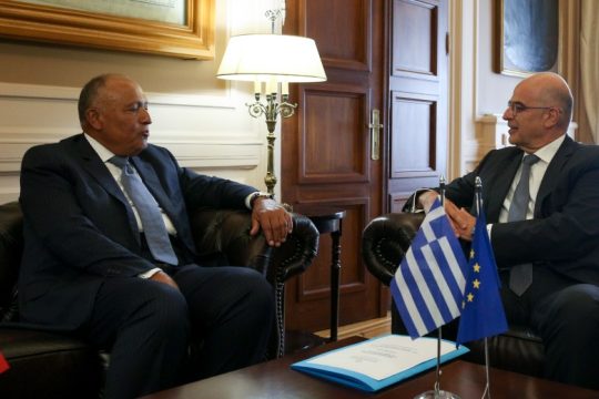 Στην Αίγυπτο για συνομιλίες ο Νίκος Δένδιας
