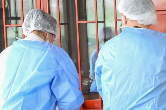 ΕΟΔΥ: 51 θάνατοι και 9.213 κρούσματα το τελευταίο 24ωρο 