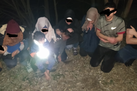 Aβοήθητοι για τρίτη μέρα σε νησίδα του Έβρου 20 Σύροι πρόσφυγες