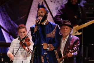 Fantastic Negrito: Να μετατρέψουμε την οργή σε κίνηση και έμπνευση μέσω της τέχνης
