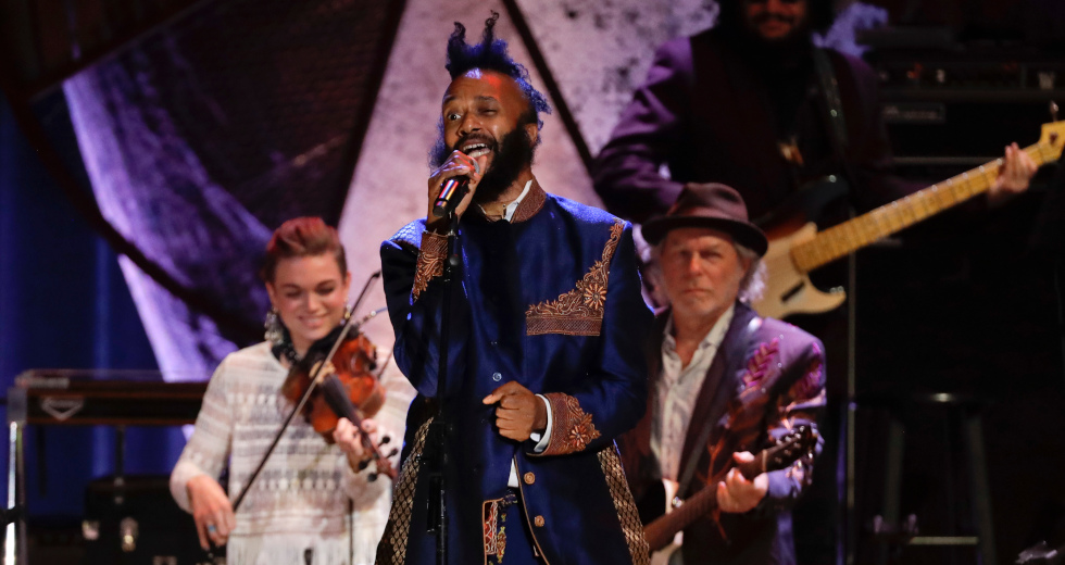 Fantastic Negrito: Να μετατρέψουμε την οργή σε κίνηση και έμπνευση μέσω της τέχνης