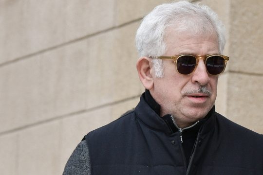 Απών από το εδώλιο ο Πέτρος Φιλιππίδης
