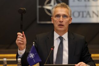 «Αστακός» το ΝΑΤΟ, αλλά μακριά από Ουκρανία