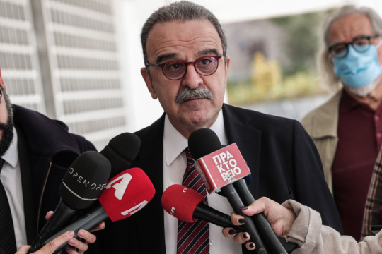«Αν ο διαγωνισμός είναι στημένος, να πάρουν πίσω τις άδειες από τους καναλάρχες»