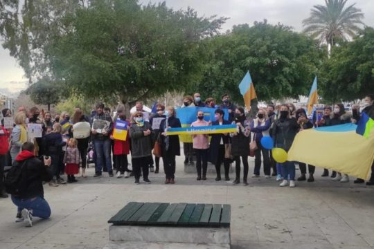 Στους δρόμους οι Κρητικοί κατά του πολέμου και υπέρ της ειρήνης