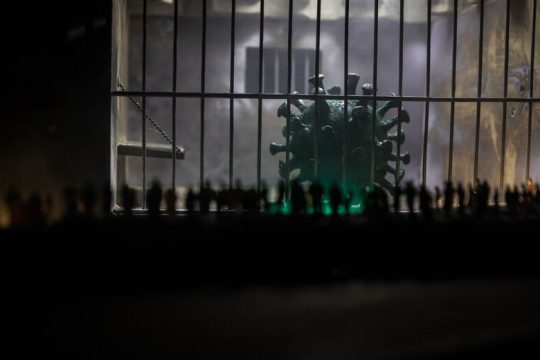 Διπλάσια διασπορά του κορονοϊού στις ελληνικές φυλακές