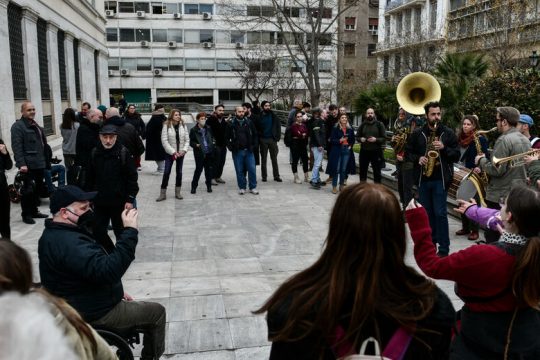 Ο Μπακογιάννης κάνει έξωση στο «Εμπρός»