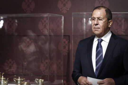«Aντιπαραγωγική» θα ήταν τώρα μια συνάντηση Πούτιν – Ζελένσκι