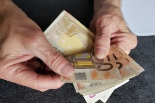 Τρέχει ολοταχώς προς το 8% ο τιμάριθμος