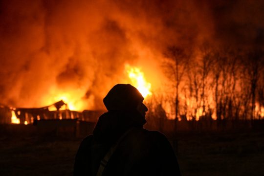 Αναιμική διπλωματία και βόμβες κατά αμάχων