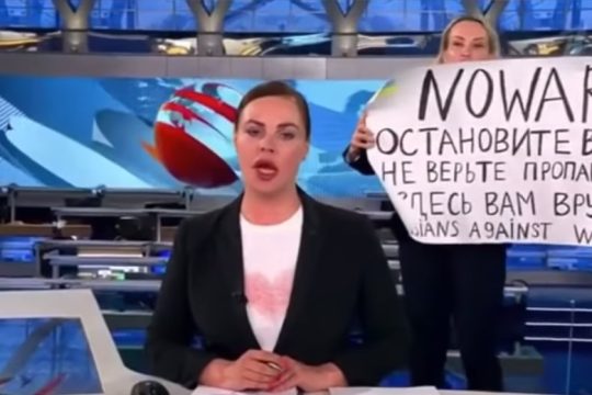 Ελεύθερη με πρόστιμο για την «On-Air» αντιπολεμική παρέμβαση η Οβσιανίκοβα