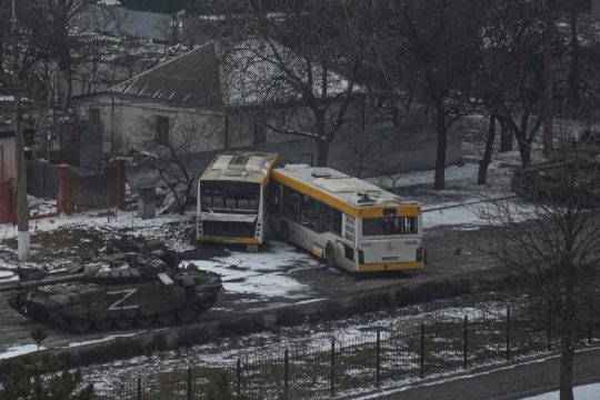 Η Μαριούπολη στις φλόγες: Τι συμβαίνει στη μαρτυρική πόλη
