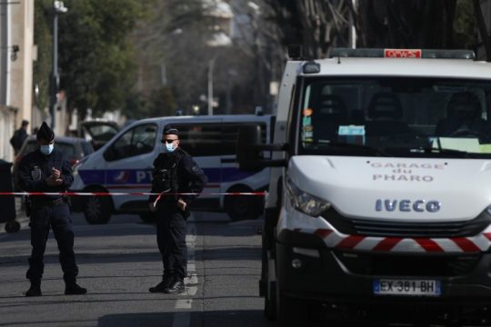 Επίθεση με μαχαίρι κατά αστυνομικών στη Μασσαλία