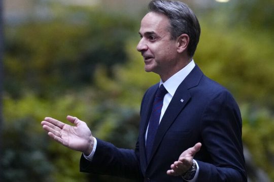 Στην ατζέντα και μειώσεις φόρων σε ρεύμα και αέριο