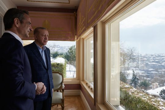 Επικοινωνία με τους πολιτικούς αρχηγούς
